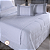 Kit 5 Pçs Peseira Cama Casal Padrão e Queen Size e Almofadas Cheias Copacabana Percal 300 Fios - 01 Peseira + 02 Capas Para Almofadas + 02 Refis de Almofadas - Imagem 4