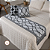 Kit 5 Pçs Peseira Cama Casal Padrão e Queen Size e Almofadas Cheias Grécia Jacquard Dupla Face - 01 Peseira + 02 Refis de Almofadas + 02 Capas de Almofadas - Imagem 7