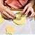 Kit com Cortadores e Acessórios Para Biscoitos - Marcus & Marcus - Imagem 4