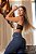 Calça jeans feminina skinny azul com puídos e empina bumbum - Imagem 6