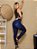 Calça jeans feminina skinny azul básica com puídos - Imagem 3
