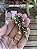 Broche/pingente Pepe Articulado Dourado - Imagem 7