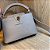 Bolsa Louis Vuitton Capucines BB - Imagem 1