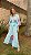 VESTIDO VALENTINA GAZE DE LINHO AZUL CLARO BORDADO  ROSA CHICLETE G - Imagem 2