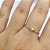 Anel Solitário Torcido 4 garras em Ouro 18k - Imagem 8