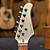 Guitarra Benson Hardy HD 902 CG Cinza com Captadores Wilkinson Alnico 5 HSS Ponte Wilkinson Tremolo 2 Pivôs Pickguard Tortoise e Bag - Imagem 5