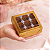 10 CAIXA LAMINADA C/ VISOR (09 DOCES) 4x12x12 cm OURO 4671 (IDEIA) LAMINADAS - Imagem 5