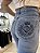 CALCA JEANS MOM BORDADO BOLSO - Imagem 2
