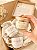 Convite Pais dos Noivos Kit com Xicaras e Vela Aromatica Lembrança de Casamento - Imagem 2