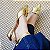 SCARPIN SALTO BLOCO COURO DOURADO CONFORTAVEL - Imagem 4