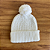 Gorrinho Branco em Tricot com Pompom - Imagem 1