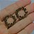 BRINCO FOLHEADO A OUTO COM PEDRAS DE CRISTAL NEGRO TAM.APROX 2X2CM REF.000930 - Imagem 3