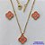 CONJUNTO EM AÇO INOXIDÁVEL(CX77) - CONJUNTO EM AÇO INOXIDÁVEL DOURADO COM PINGENTES TIPO VAN CLEEF ROSA 13MM - TAMANHO: 45CM + EXTENSOR - FECHO LAGOSTA - COMPOSIÇÃO: AÇO INOXIDÁVEL - GARANTIA 06 MESES - AÇO1262 - Imagem 2