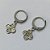 BRINCO EM AÇO INOXIDÁVEL(E1367)(CX99)- BRINCO ARGOLA DE PRESSÃO PINGENTE VAN CLEEF 8MM - COMPOSIÇÃO: AÇO INOXIDÁVEL - AÇO1612 - Imagem 2