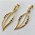 BRINCO FOLHEADO A OURO - BANHADO COM 5 MILÉSIMOS + VERNIZ DIAMOND -  BRINCO DE PINO FORMATO FOLHA COM MICRO ZIRCÔNIAS PRETAS 14MM - OURO268 - Imagem 2