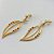 BRINCO FOLHEADO A OURO - BANHADO COM 5 MILÉSIMOS + VERNIZ DIAMOND -  BRINCO DE PINO FORMATO FOLHA COM MICRO ZIRCÔNIAS VERMELHAS 14MM - OURO269 - Imagem 2