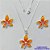 CONJUNTO FOLHEADO A PRATA COM 50 MILÉSIMOS + VERNIZ DIAMOND - CONJUNTO COM CORRENTE VENEZIANA 45CM - BRINCOS DE PINO E PINGENTES EM FLORES ESMALTADAS LARANJA 21X23MM - PRA115 - Imagem 1