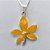 CONJUNTO FOLHEADO A PRATA COM 50 MILÉSIMOS + VERNIZ DIAMOND - CONJUNTO COM CORRENTE VENEZIANA 45CM - BRINCOS DE PINO E PINGENTES EM FLORES ESMALTADAS AMARELAS 24X21MM - PRA140 - Imagem 2
