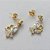 BRINCO FOLHEADO A OURO - BANHADO COM 5 MILÉSIMOS + VERNIZ DIAMOND - BRINCO DE PINO COM FLOR COM PEDRAS EM ZIRCÔNIAS 17MM - OURO283 - Imagem 2