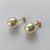 BRINCO FOLHEADO A OURO - BANHADO COM 5 MILÉSIMOS + VERNIZ DIAMOND(BR2255D) -  BRINCO DE PINO PÉROLA 11MM - OURO321 - Imagem 2