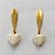 BRINCO FOLHEADO A OURO - BANHADO COM 5 MILÉSIMOS + VERNIZ DIAMOND - BRINCO DE PINO BASE OVAL E PEDRA HOWLITA CORAÇÃO BRANCA 43MM - OURO365 - Imagem 1