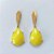 BRINCO FOLHEADO A OURO - BANHADO COM 5 MILÉSIMOS + VERNIZ DIAMOND - BRINCO DE PINO COM BASE GOTA COMPRIDA E PINGENTE CHATON AMARELO 19X25MM - OURO512 - Imagem 1