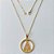 GARGANTILHA FOLHEADA A OURO 5 MILÉSIMOS + VERNIZ DIAMOND - CORRENTE CADEADO 45CM E PINGENTE REDONDO COM ZIRCÔNIAS E IMAGEM NOSSA SRA APARECIDA 24MM - OURO827 - Imagem 1