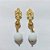 BRINCO FOLHEADO A OURO - BANHADO COM 5 MILÉSIMOS + VERNIZ DIAMOND - BRINCO DE PINO BASE FLOR VAZADA E PINGENTE EM ACRÍLICO BRANCO 45MM - OURO1311 - Imagem 1
