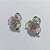 BRINCO FOLHEADO A PRATA COM 50 MILÉSIMOS + VERNIZ DIAMOND - BRINCO DE PINO FLOR COM ZIRCÔNIAS ROSAS E CRISTAL 23MM - PRA992 - Imagem 2