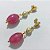BRINCO FOLHEADO A OURO - BANHADO COM 5 MILÉSIMOS + VERNIZ DIAMOND - BRINCO BASE GOTA COM PÉROLA E PEDRA OVAL NATURAL ROSA 21MM - OURO1223 - Imagem 2