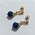 BRINCO FOLHEADO A OURO - BANHADO COM 5 MILÉSIMOS + VERNIZ DIAMOND - BRINCO DE PINO BASE VAZADA E PEDRA NATURAL AZUL/ROSA 7MM - OURO1352 - Imagem 2