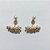 BRINCO FOLHEADO A OURO - BANHADO COM 5 MILÉSIMOS + VERNIZ DIAMOND - BRINCO DE PINO BASE COM PÉROLAS E PÉROLAS E MICROS ZIRCÔNAS 12MM - OURO1362 - Imagem 1