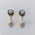 BRINCO FOLHEADO A OURO - BANHADO COM 5 MILÉSIMOS + VERNIZ DIAMOND - BRINCO DE PINO BASE PÉROLA COM ZIRCÔNIAS AZUIS E PÉROLA 10MM - OURO1441 - Imagem 1
