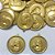 ACESSÓRIO NO BRUTO PRONTO PARA O BANHO - (E1799) (CX.71) JESUS ORANDO 20MM - PESO 1,8GR - COMPOSIÇÃO 100% LATÃO - BRU27117 - Imagem 1