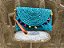 Bolsa Clutche de Palha Azul com Bolinhas Coloridas - Imagem 3