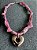 Colar Bandana Rosa Claro com Pingente Coração - Imagem 3