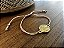 Pulseira São Bento Dourado no Fiozinho Bege - Imagem 2