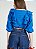BLUSA COLCCI CROPPED COM BABADOS E MANGAS BUFANTES - AZUL BOUCHER - Imagem 3