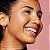 Positive Light Silky Touch Highlighter - Cor Mesmerize - Rose Bronze | Rare Beauty - Imagem 6