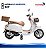 Mini Moto Elétrica Infantil Vespa Primavera 12v Branca Licenciada Com Luz Som Rodinhas Auxiliares Até 30kg - Imagem 7