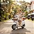 Mini Moto Elétrica Infantil Vespa Primavera 12v Branca Licenciada Com Luz Som Rodinhas Auxiliares Até 30kg - Imagem 8
