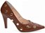 Sapato Scarpin Salto Fino Médio Caramelo Aplique Dourado Torricella AVS 68005B - Imagem 3