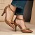 Sapato Scarpin Salto Alto Bico Fino Caramelo Pérolas Douradas Torricella AVS 66080B - Imagem 1