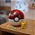 Pokebola Surpresa Brinquedo Pokémon Miniatura Importado Vermelha - Imagem 3