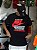 CAMISETA NIKE SPORTSWEAR PRETO/VERMELHO - Imagem 1