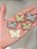 Kit 12 Pins P/ Crocs cor Prata Charm Feminino Laço Flor Love Borboleta e Outros - Imagem 5