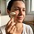 Massageador Facial Pedra Branca Aromá - Cx Feliz Natal Dourada - Imagem 3