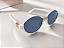 Óculos Oval Branco com Lentes Azuis e Detalhes Dourados - Imagem 1