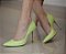 Scarpin Schutz Amarelo Nobuk - Imagem 8