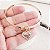 Bracelete com pingente de coração escrito mãe cravejado com zircônias banhado em ouro 18K - Imagem 3